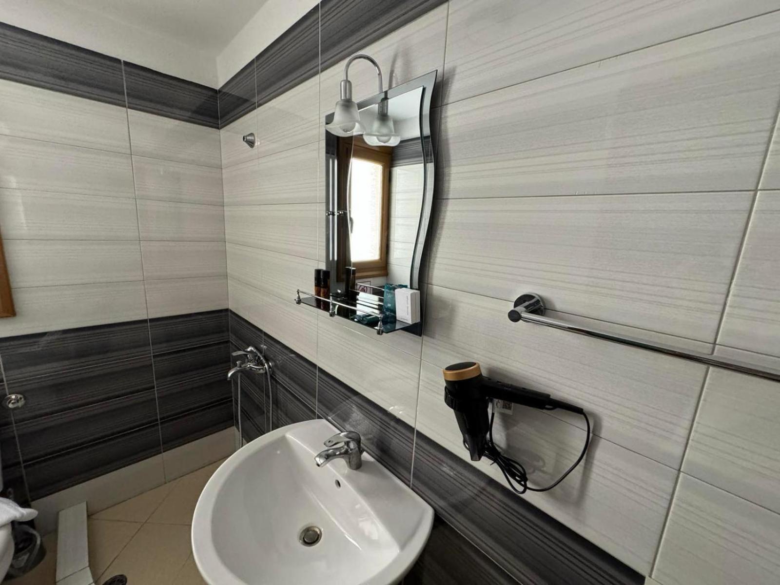 Vlora Villa Luaran gambar